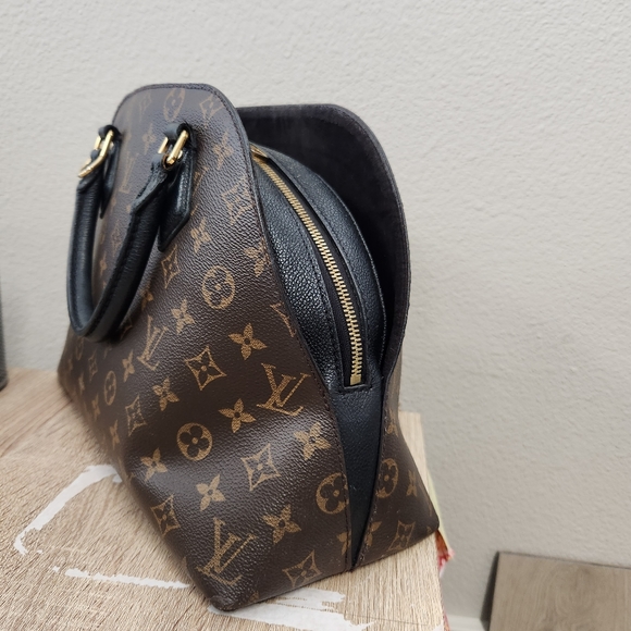 Louis Vuitton Alma B'N'B - Picture 3 of 15